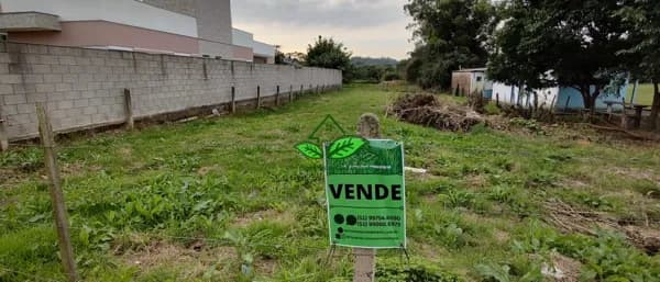 Terreno plano com 800 m² no centrinho de Morungava, em área urbana em Gravataí/RS.