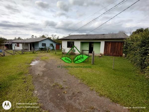 Vende: Sítio com 2 casas, escriturado, a 100 m da RS-020 e de frente para o asfalto na parada 92 em Morungava, Gravataí/RS.