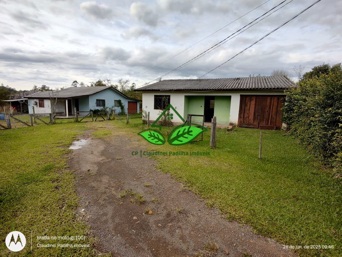 Vende: Sítio com 2 casas, escriturado, a 100 m da RS-020 e de frente para o asfalto na parada 92 em Morungava, Gravataí/RS.