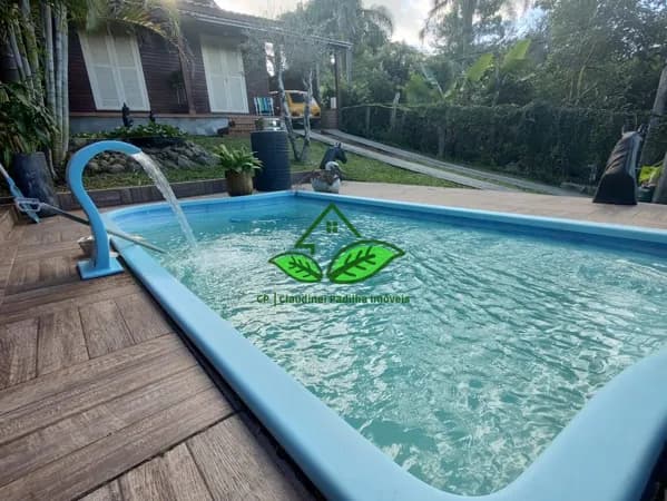 Vende: Casa com piscina, escriturada, salão de festas, que aceita financiamento, de frente para a RS-020 em Morungava, Gravataí/RS