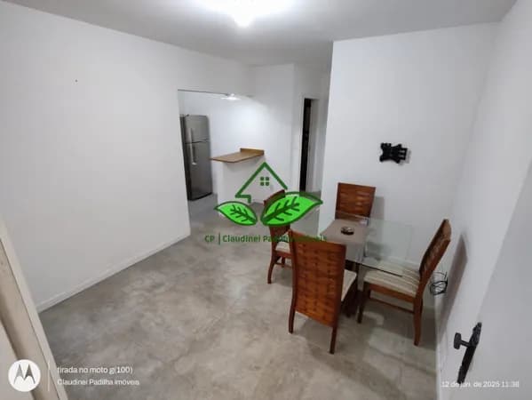 Vende: Apartamento térreo com 2 dormitórios, mobiliado, sem garagem, com 2 áreas externas em Cachoeirinha/RS.
