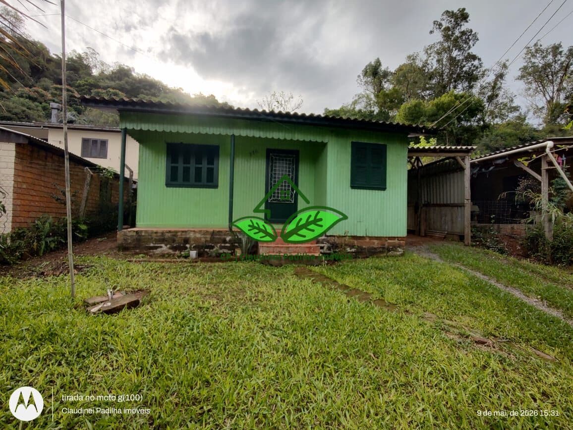 Terreno escriturado com casa simples na frente da parada 96 da RS-020 em Morungava-Gravataí/RS