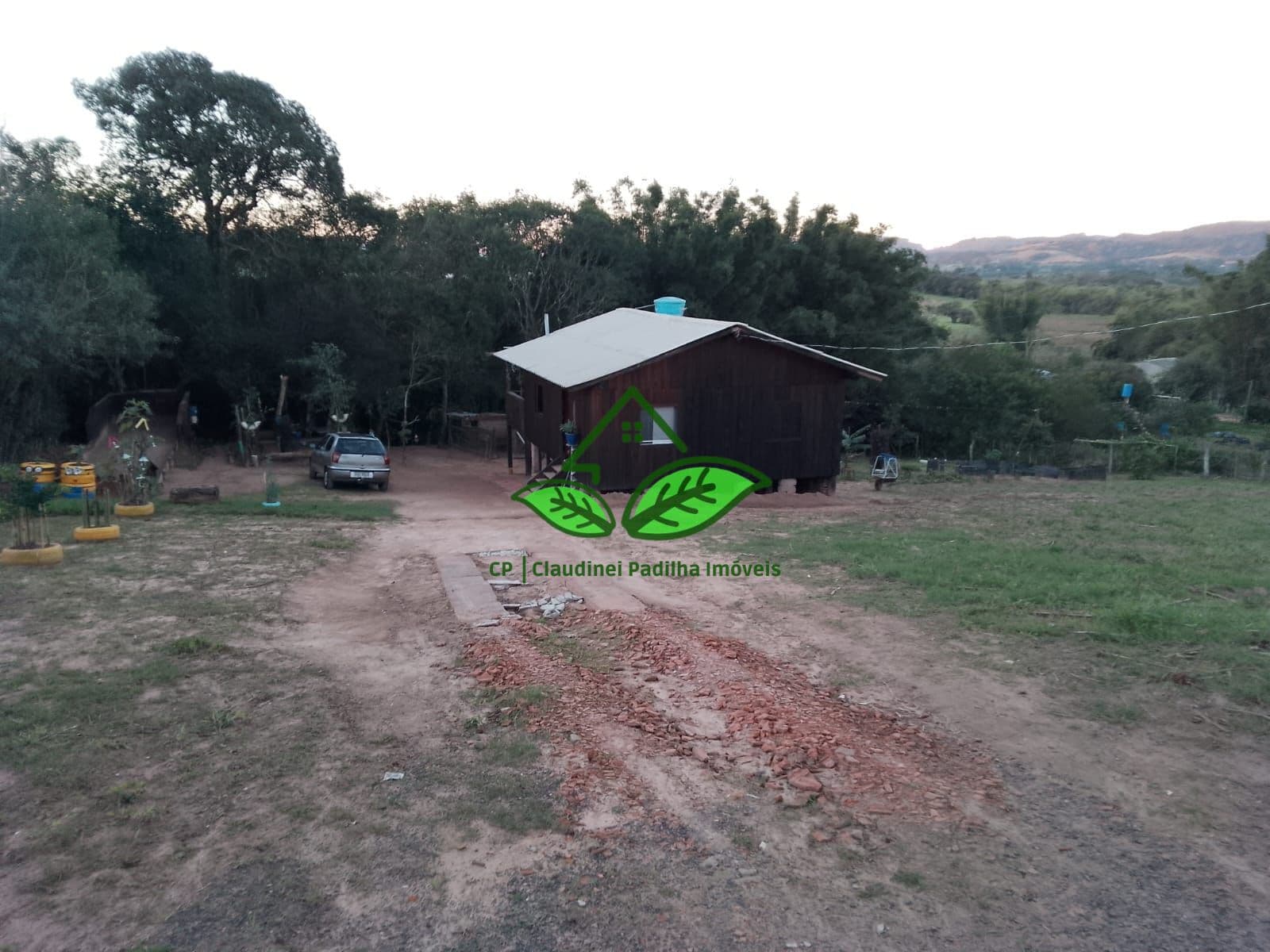 Vende: Chácara aconchegante, com casa de madeira, horta, pomar, galinheiro e cancha de bocha, a 400 m do asfalto em Gravataí/RS