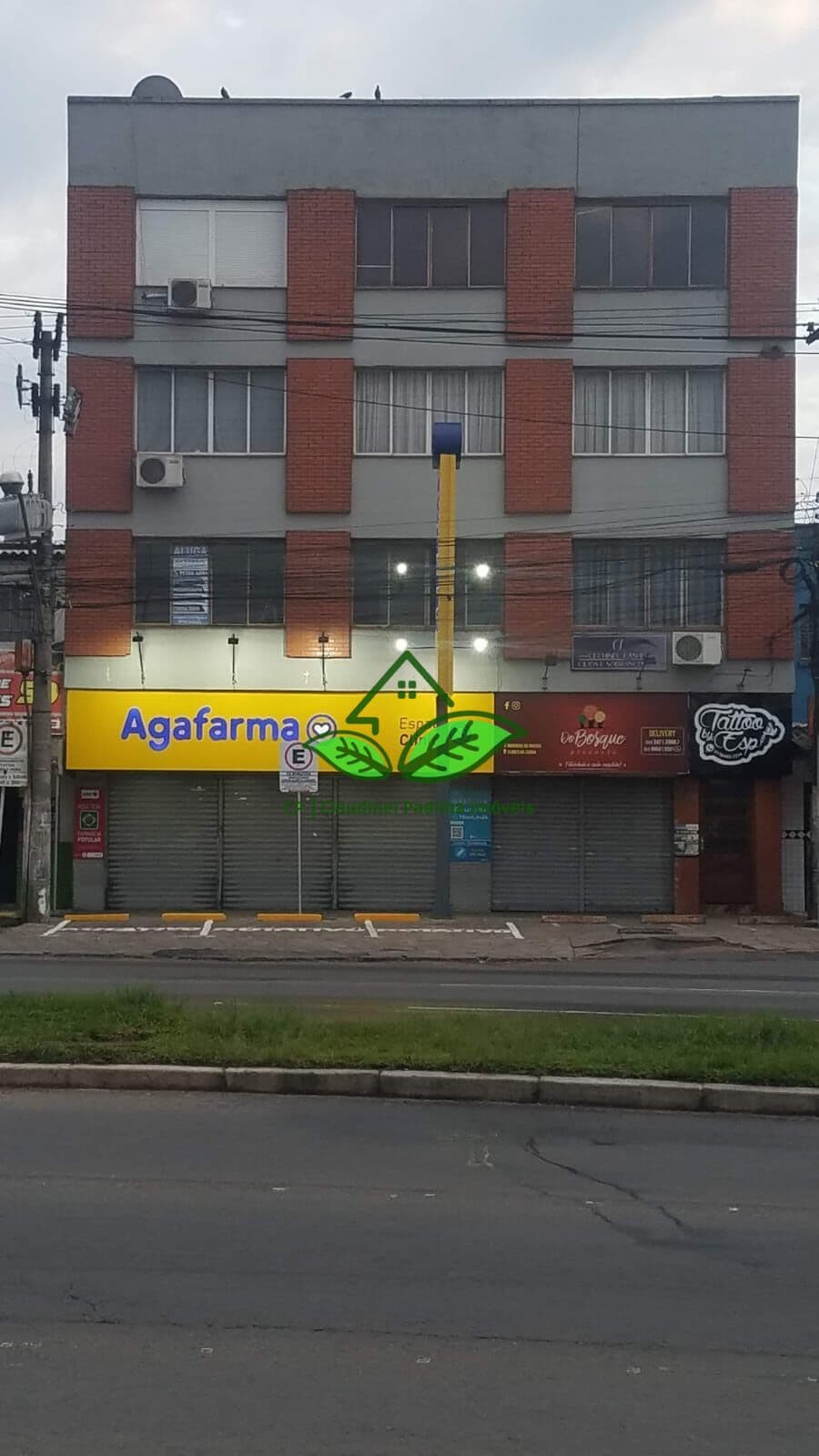 Apartamento com 4 dormitórios, sendo 1 suíte, de frente para a Av. Flores da Cunha, na parada 59 em Cachoeirinha/RS