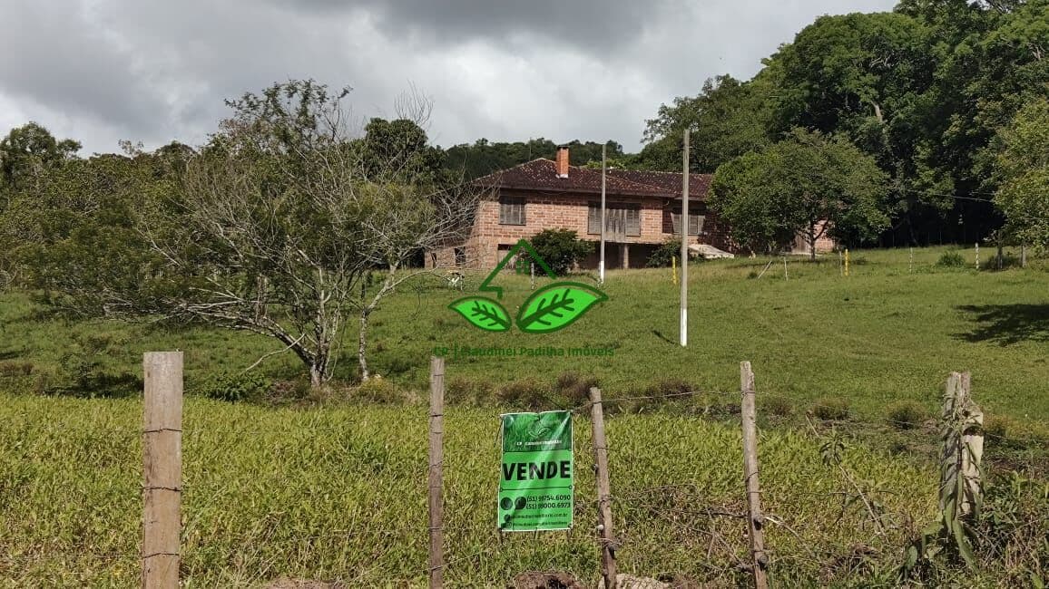 Lindo sítio a 300m da RS-020 com casa de pedra dos sonhos!