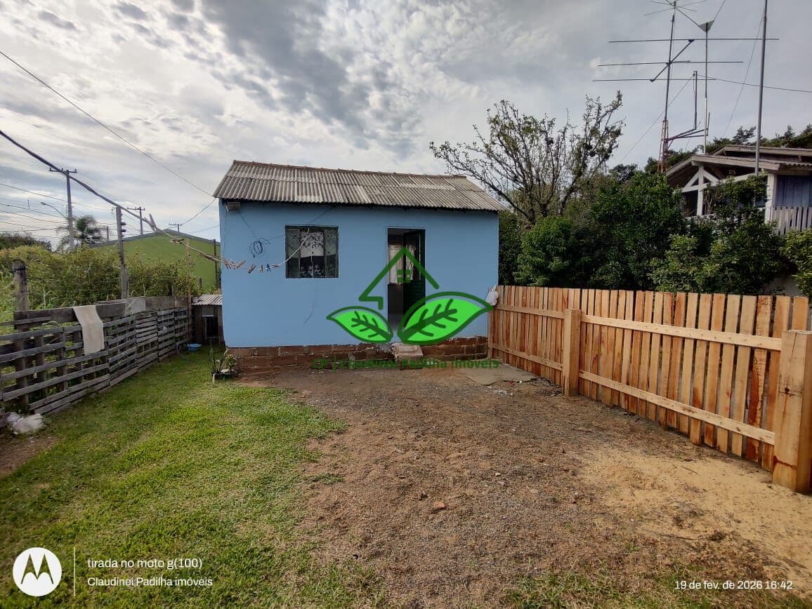 Terreno de 300 m², com 2 casas, ótimas para morar ou alugar no bairro Itacolomi em Gravataí/RS.