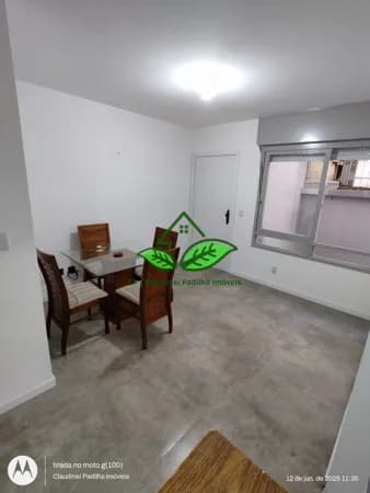 Apartamento para alugar térreo com 2 dormitórios, mobiliado, sem garagem, com 2 áreas externas em Cachoeirinha/RS.