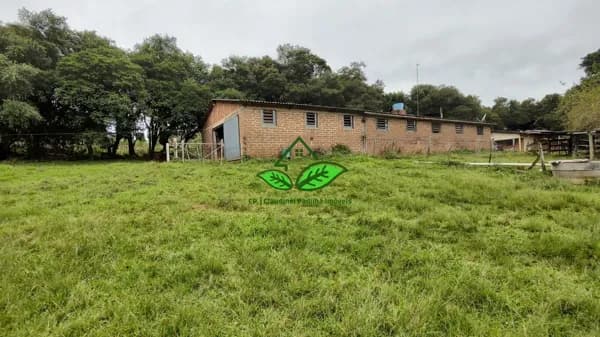 Vende: Linda propriedade fica a 700 m da Freeway por um acesso e a 4 km da rótula da GM por outro acesso., excelente oportunidade para empresas ou condomínios empresarial de pavilhões em Gravataí/RS.