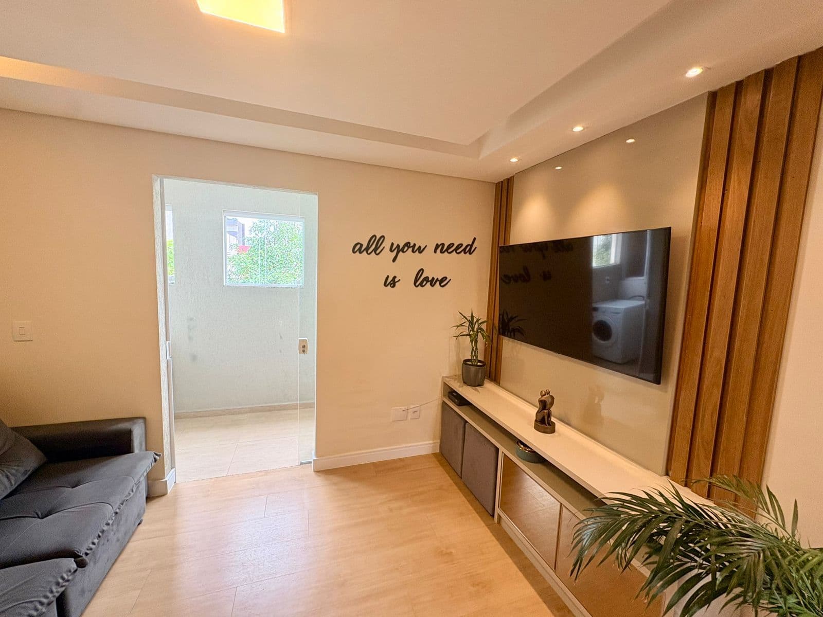 Apartamento Reformado a Venda Próximo da Estação Guilhermina Esperança