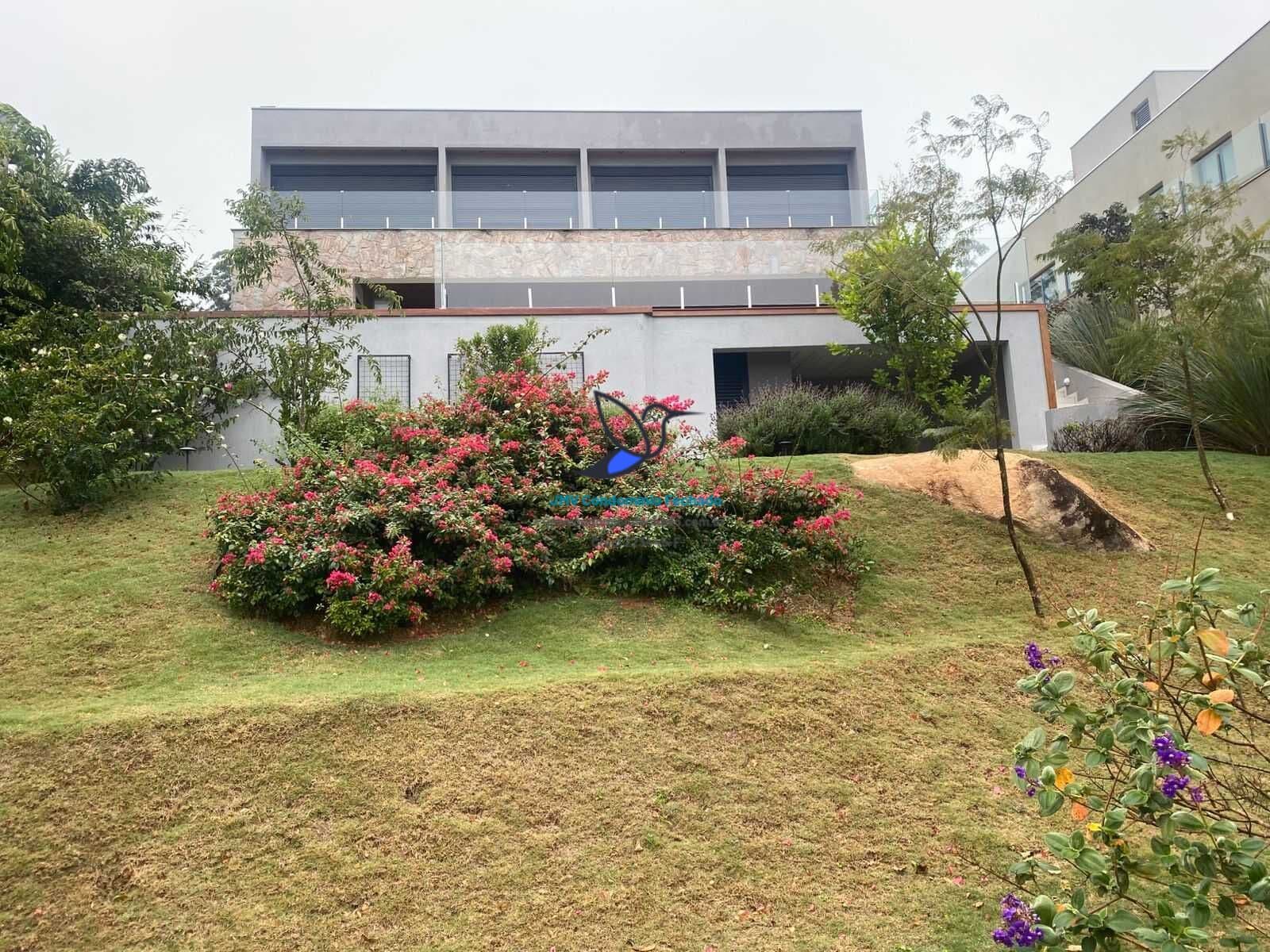 Casa de Alto Padrão em São Roque – 4 Suítes e Vista Montanha