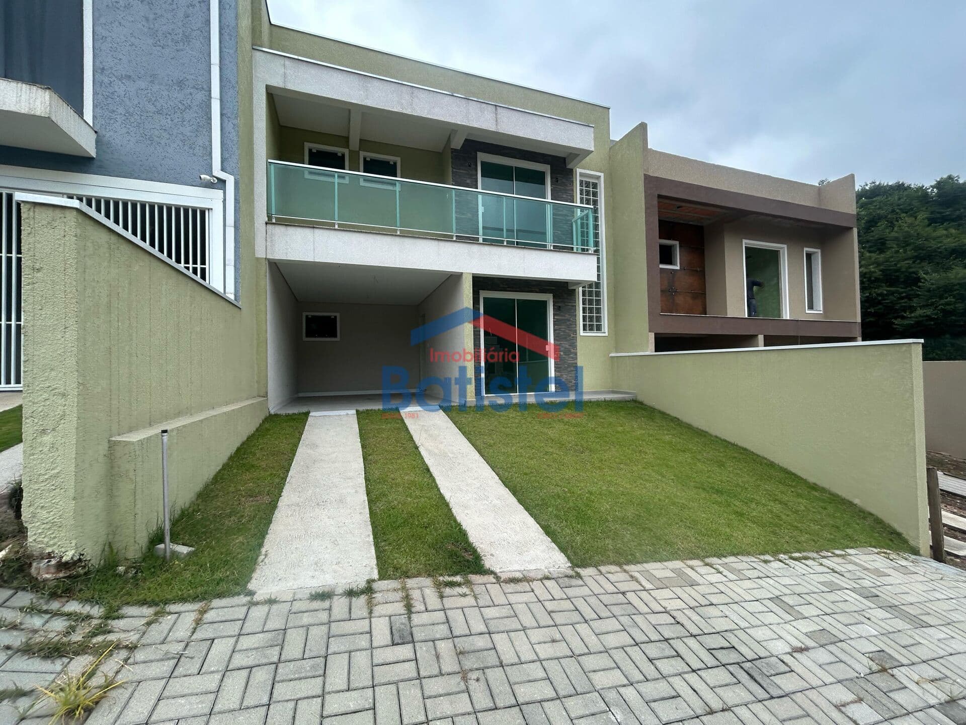 Lindo sobrado a venda no Residencial Águas Claras em Campo Largo