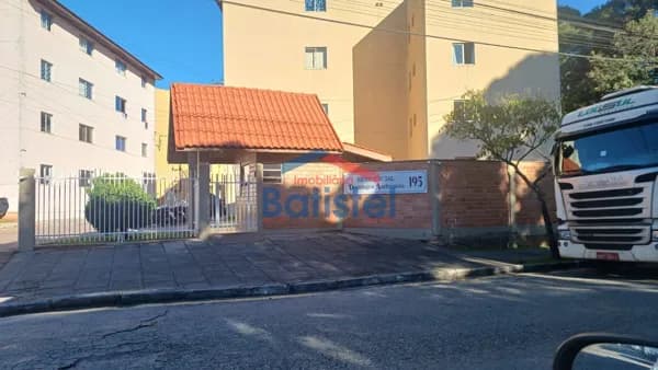 Apartamento semi-mobiliado