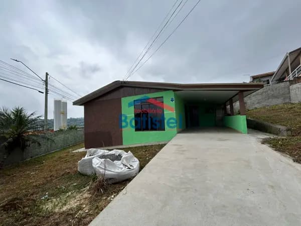 Casa de Esquina na Itaboa