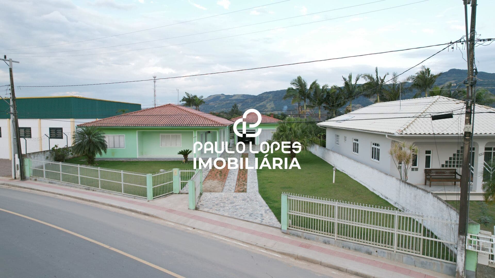 Casa 4 quartos c/ terreno de 2590m² no Centro de Paulo Lopes