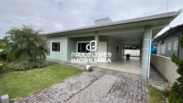 FINANCIAVEL - Belíssima casa térrea no Centro de Paulo Lopes