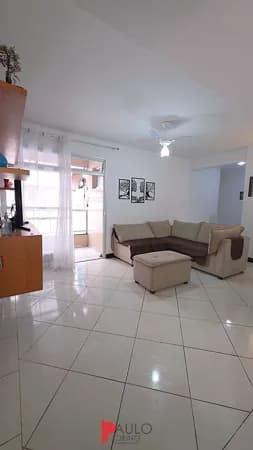 Apartamento de 03 Quartos sendo 02 suítes, apena 60 metros da praia.