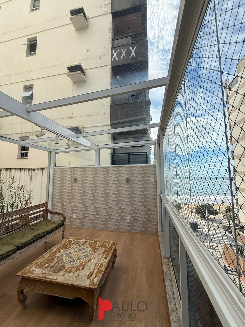 Apartamento com excelente área externa e com vista para o mar