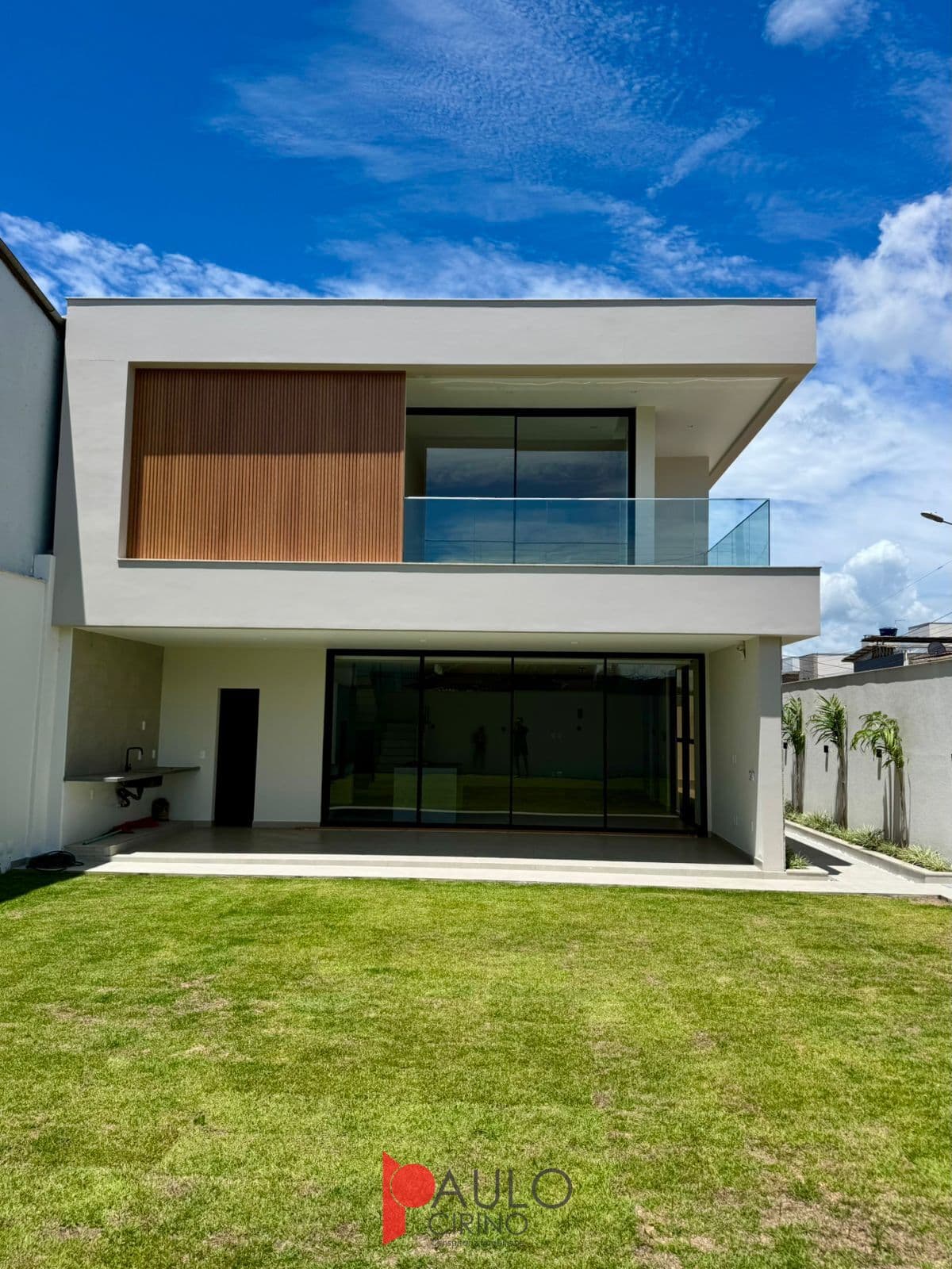 Casa Alto Padrão de 02 pavimentos com design conteporâneo, no bairro itapebussu