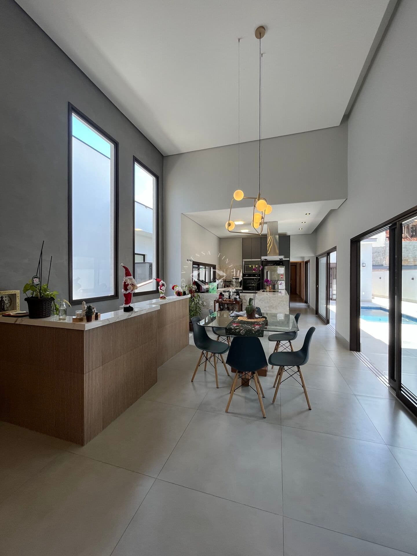 Casa com piscina e vista privilegiada para mata