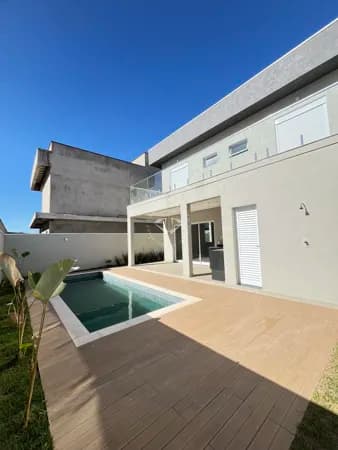 Sobrado com 4 suites sendo uma no terreo , piscina e àrea Gourmet