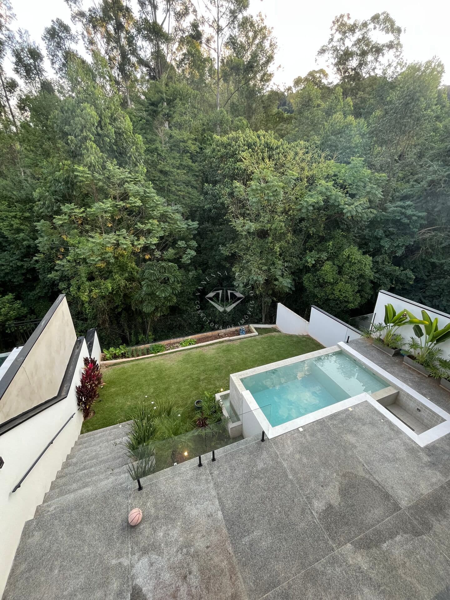 Sobrado a venda com 4 suítes, piscina e vista INCRIVEL - Ibi Aram 2