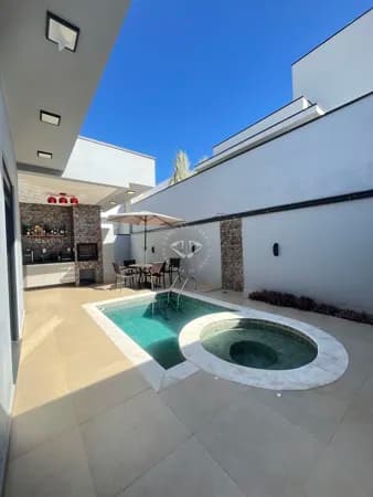 Casa térrea com piscina, gourmet e móveis planejados – Pronta para morar
