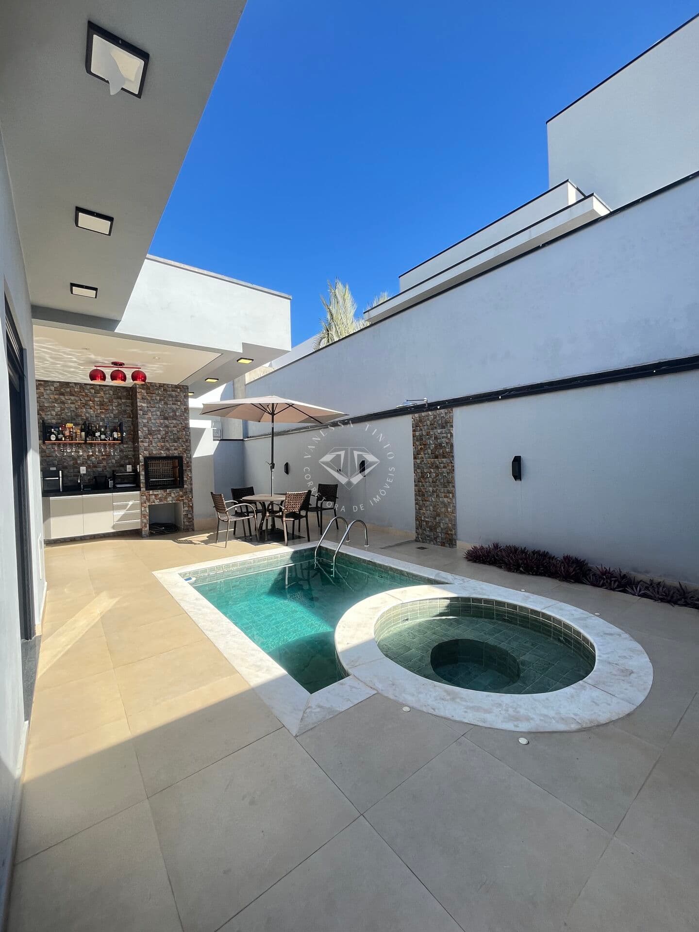 Casa térrea com piscina, gourmet e móveis planejados – Pronta para morar