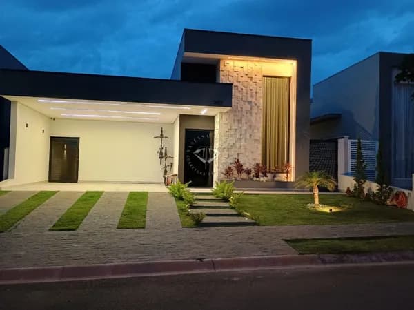Casa Térrea em Condomínio Fechado com Piscina