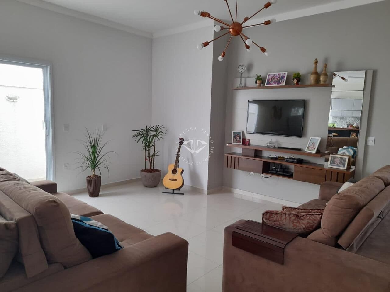 Casa térrea com suíte, área gourmet e possibilidade de permuta