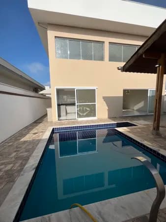 Sobrado com piscina e 5 dormitórios, sendo 4 suites