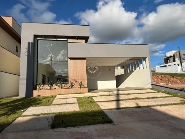 Casa térrea com 3 dormitórios, suíte com closet e fachada moderna