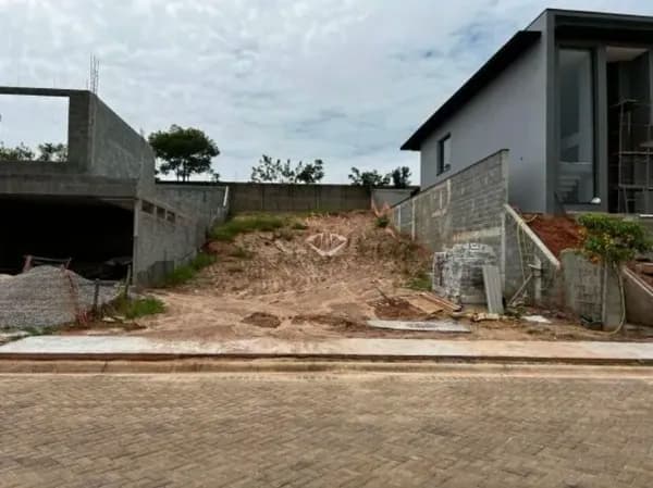 Terreno em CondomínioTerreno com linda vista para mata de preservação