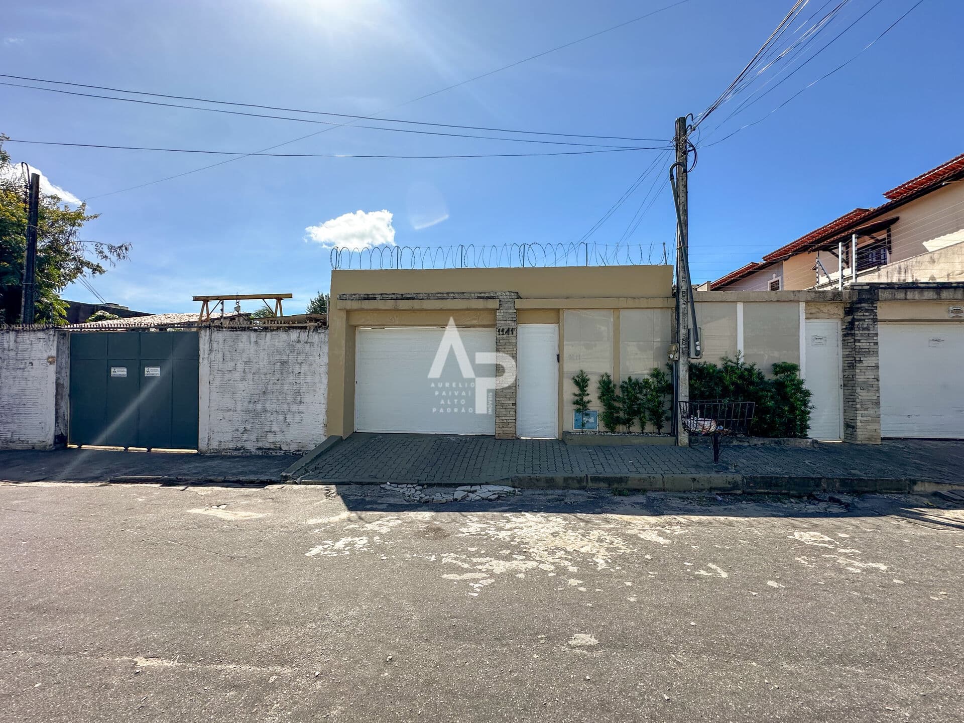 Casa duplex à venda no bairro Sapiranga - Fortaleza/CE