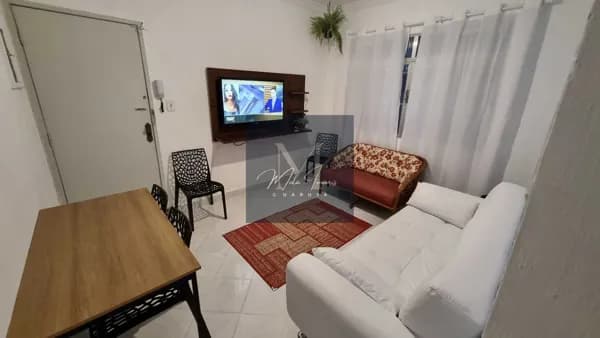Enseada. Lado praia. Reformado. 01 dormitório grande. Ótima localização. Perto do Pão de Açúcar.