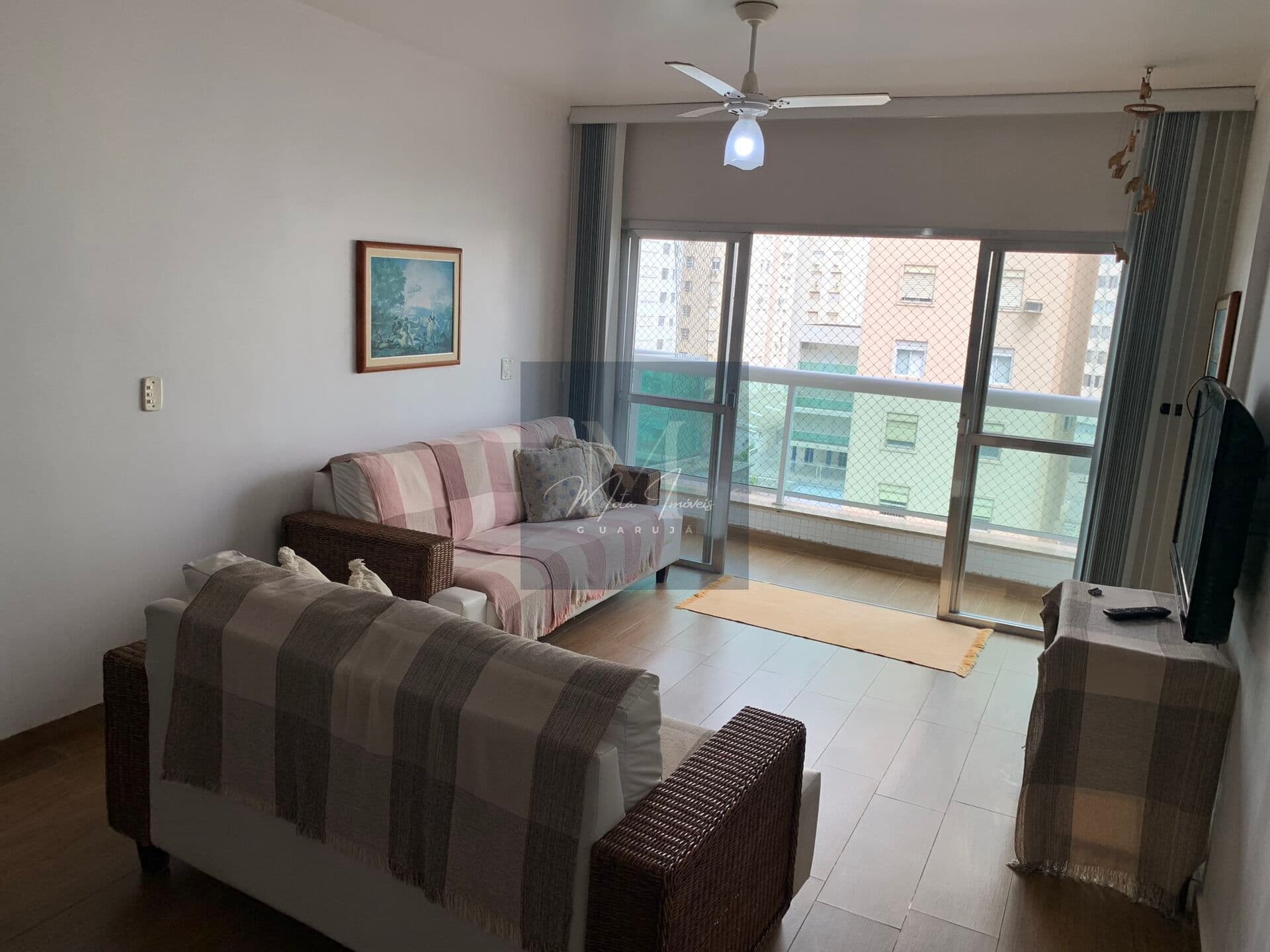 Região nobre ao lado da praia. Vista parcial. Com 142m2 útil. Reformado. 03 dormitórios. 01 suíte. 03 banheiros. Dependência. 01 vaga. Lazer