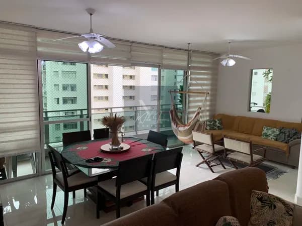 Varanda ampla com área Gourmet. Vista parcial para o Mar. Reformado. 03 Dormitórios. 01 Suíte. 03 banheiros. 02 vagas. 01 quadra da praia.