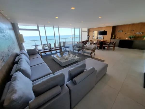 Frente ao Mar. Lazer com Piscina. 320m2 útil. Reformado. Uma das maiores Sacadas da região. 03 Suítes. 02 vagas