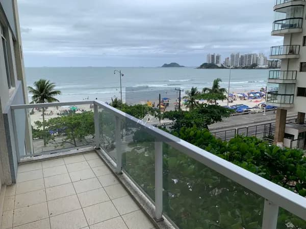 Frente ao Mar. Sacada grande. 02 Dormitórios + dependência. 01 vaga no Boulevard.