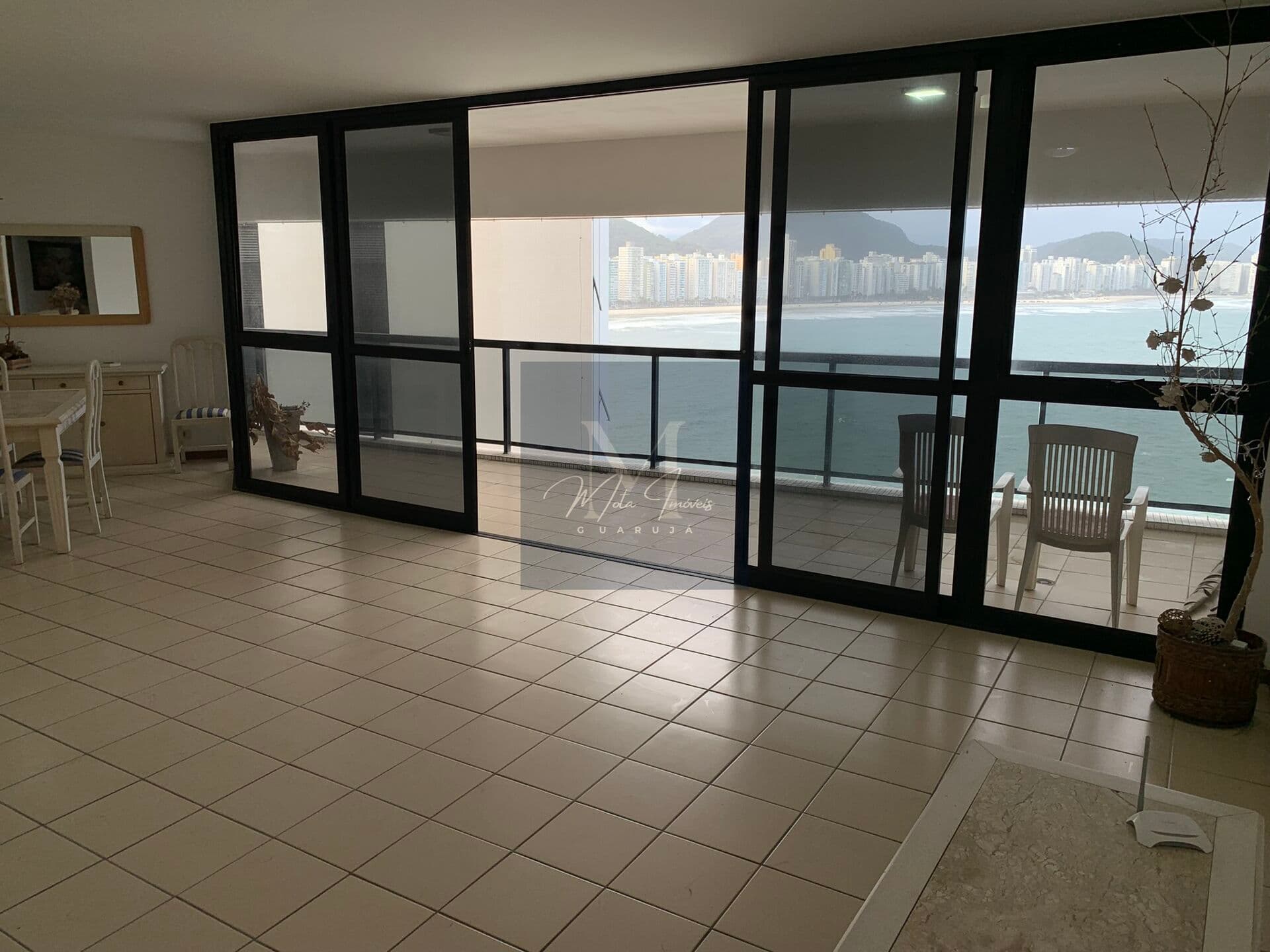 Galhetas. Linda vista para o Mar. Com 160m2 útil. 03 Suítes. 02 vagas e Lazer Completo.