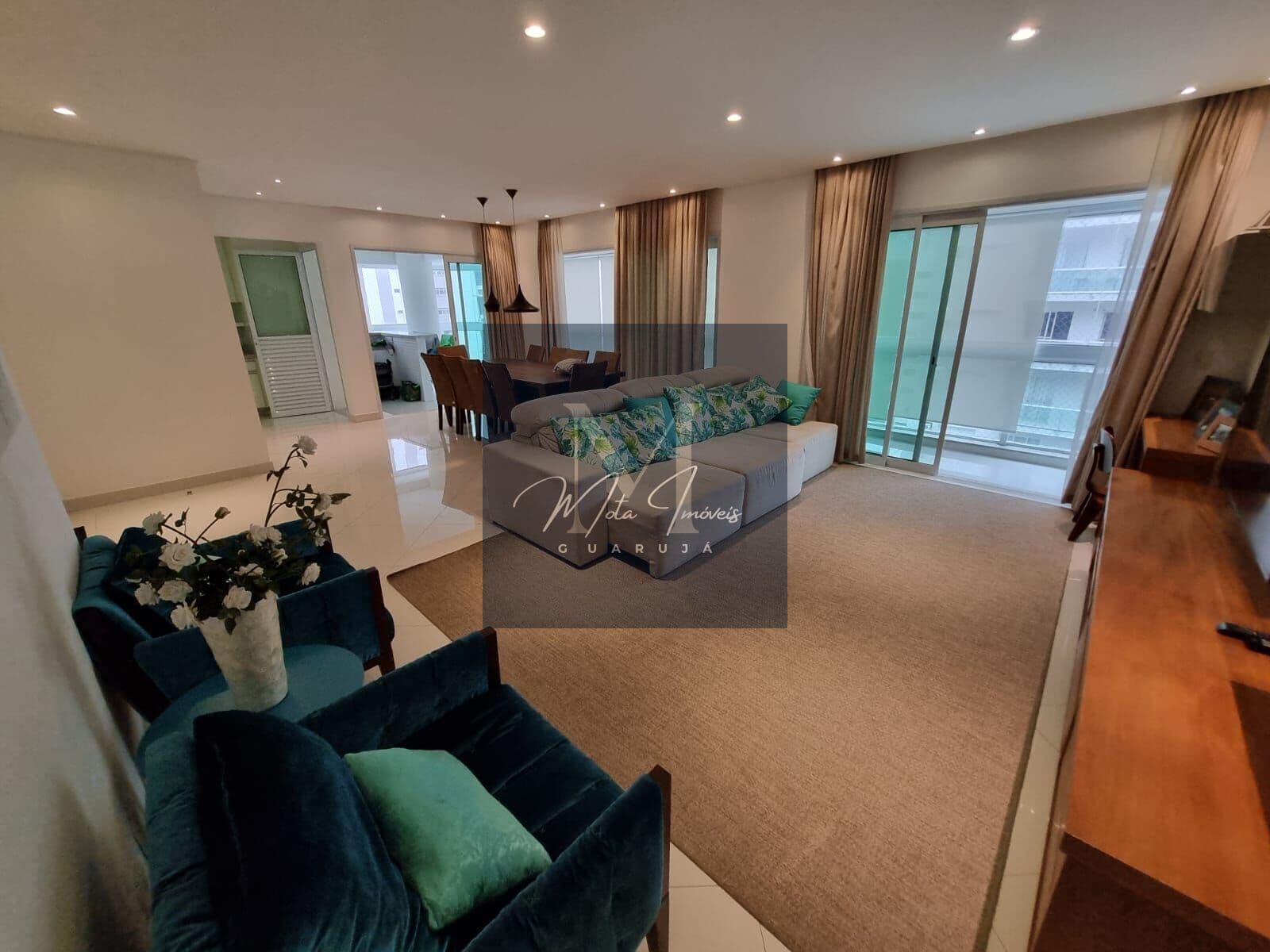 Lindo imóvel com vista para o Mar. Maior varanda Gourmet da região. om 171m2 útil. 03 suítes. 03 vagas. Lazer Completo