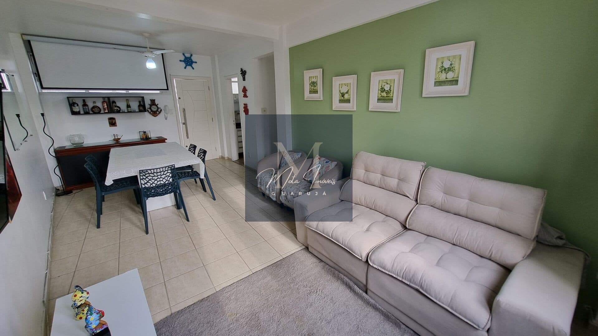 Próximo ao Avelino´s. 01 quadra da praia. Reformado. 03 dormitórios. 01 vaga.