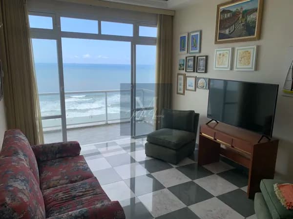 Frente ao Mar. Sacada com vista panorâmica. Reformado. 02 Dormitórios. 01 Suíte. 02 banheiros. 01 vaga de garagem.