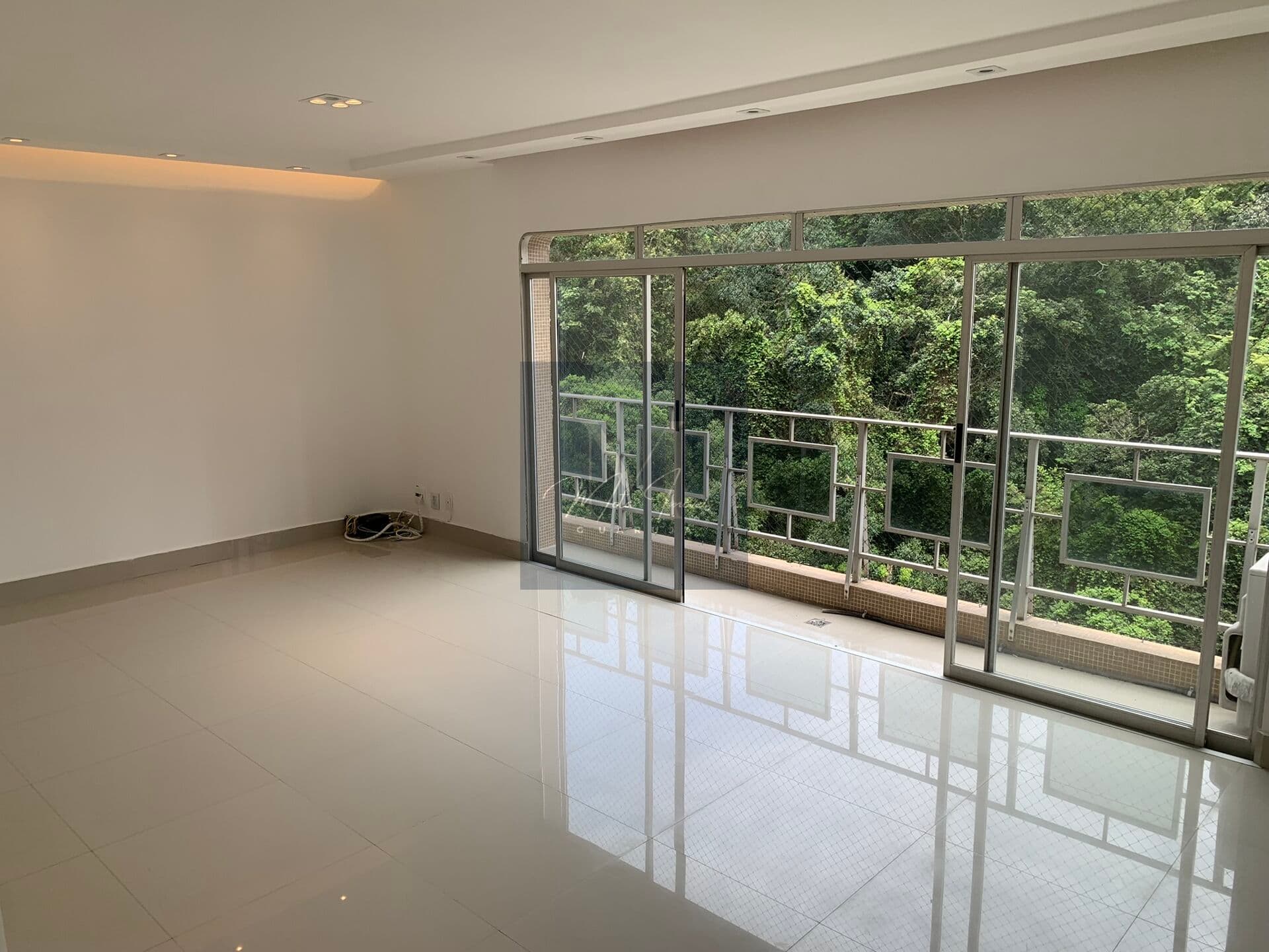 Região nobre e tranquila da Barra Funda. Lazer Completo. Reformado. Com 149m2 útil. 03 Suítes. Climatizado. 02 vagas.