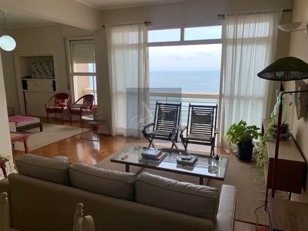 Frente ao Mar. Linda vista. Com 140m2 útil. 03 dormitórios. 01 suíte. 03 banheiros. 01 vaga privativa.