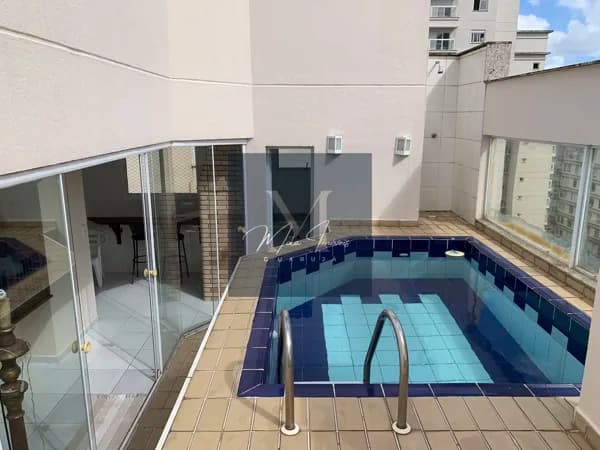 Cobertura Duplex Reformado. Piscina e Área Gourmet. 03 Dormitórios. 01 Suíte. 03 banheiros. 02 vagas. 01 quadra da praia. Centro.