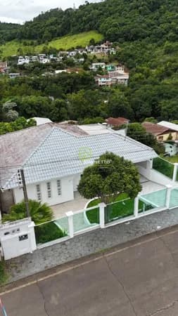 LINDA CASA NO JARDIM DA SERRA, EM CAPINZAL/SC