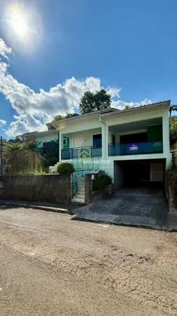 AMPLA CASA NO NAVEGANTES EM OURO/SC