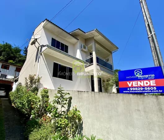 2 CASAS NO CENTRO DE CAPINZAL/SC