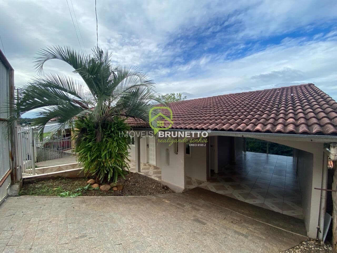 CASA DOIS PAVIMENTOS EM CAPINZAL/SC
