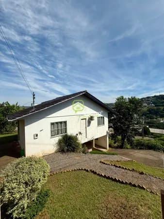 CASA DE 2 PAVIMENTOS EM CAPINZAL/SC